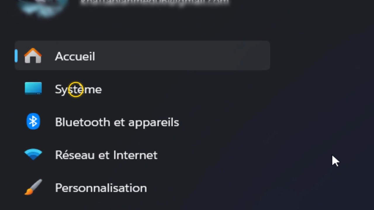 Colonne des Paramètres de Windows 11 avec l’entrée Système entourée