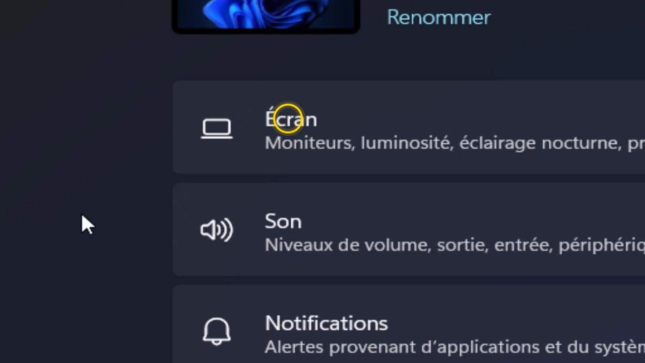 Page Système de Windows 11 avec l’entrée Écran entourée