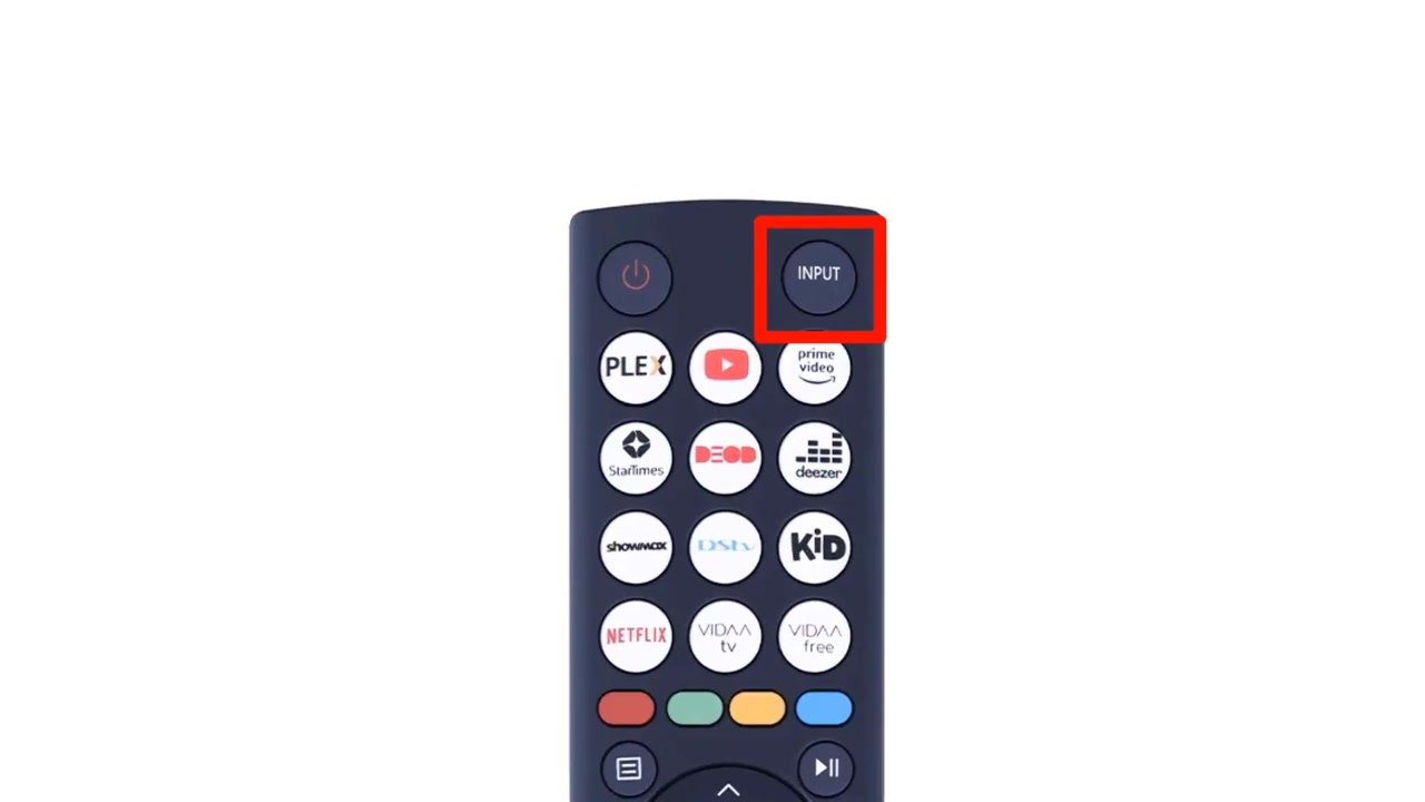 Télécommande Hisense avec la touche Input encadrée