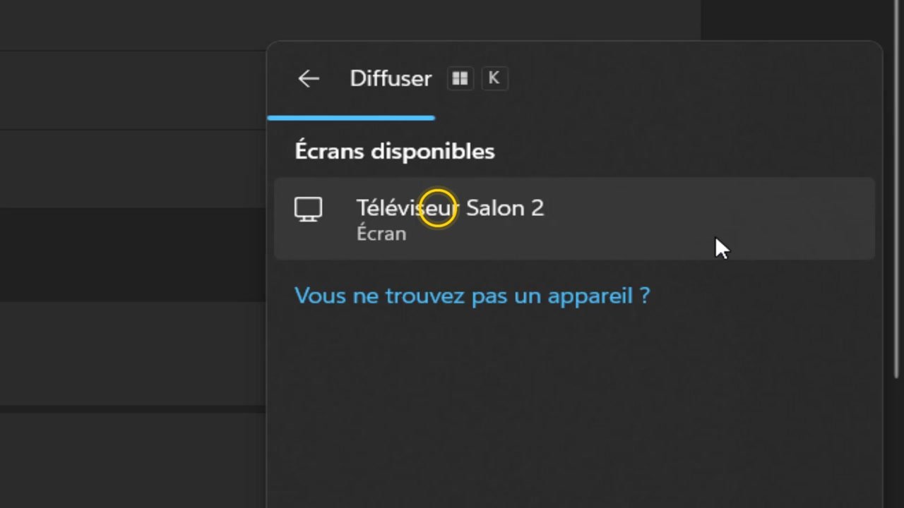 Volet Diffuser de Windows 11 listant un téléviseur Samsung dans « Écrans disponibles »