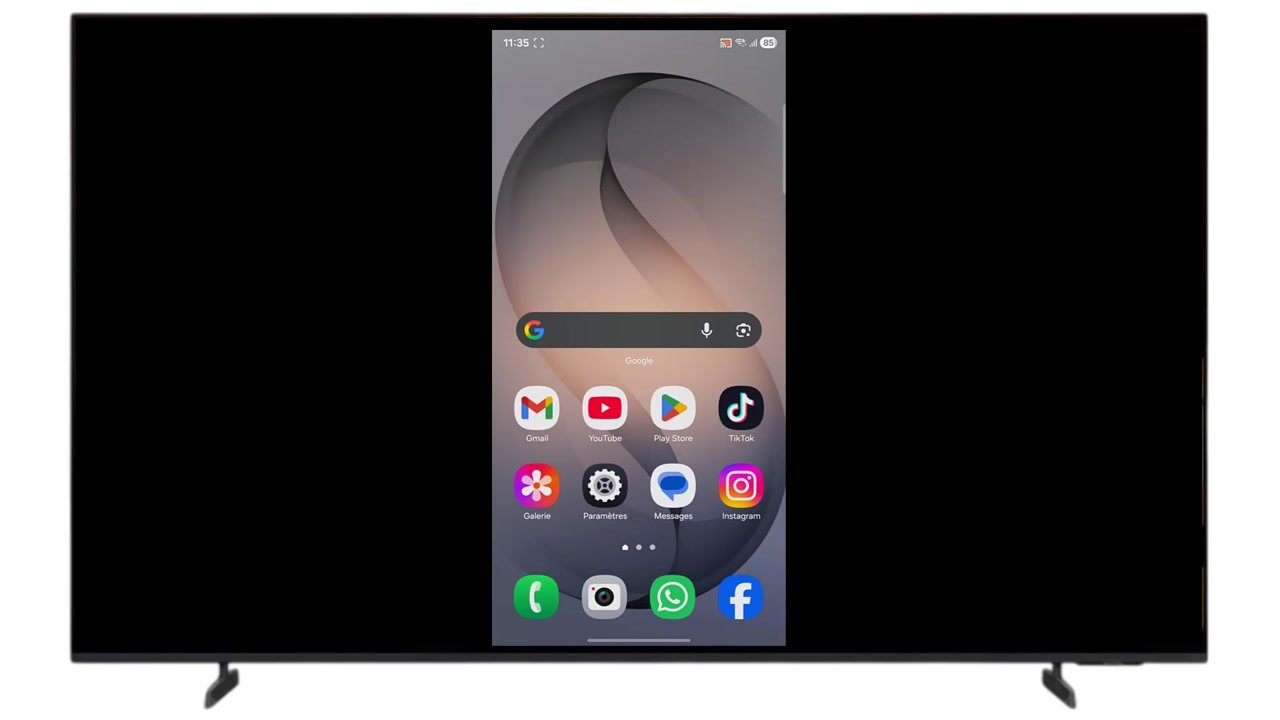 Écran du smartphone répliqué au centre du téléviseur Samsung après la connexion Smart View