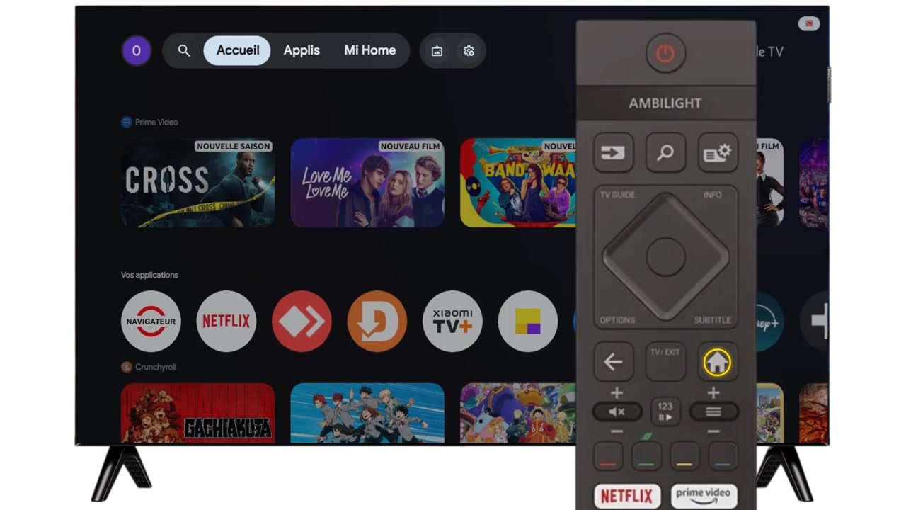 Télécommande affichée devant un téléviseur dont l’écran d’accueil et les menus s’affichent